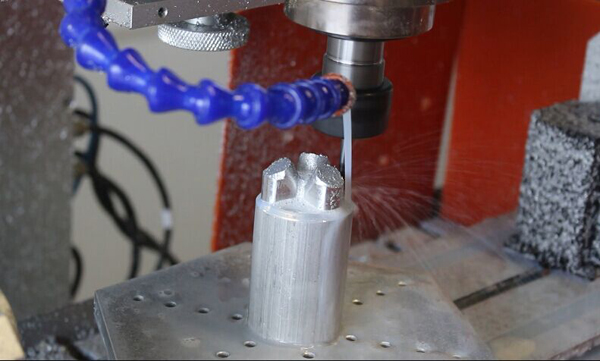 Aluminium onder de frees - foto van werk 6040 5D geplaatst door ChinaCNCzone
